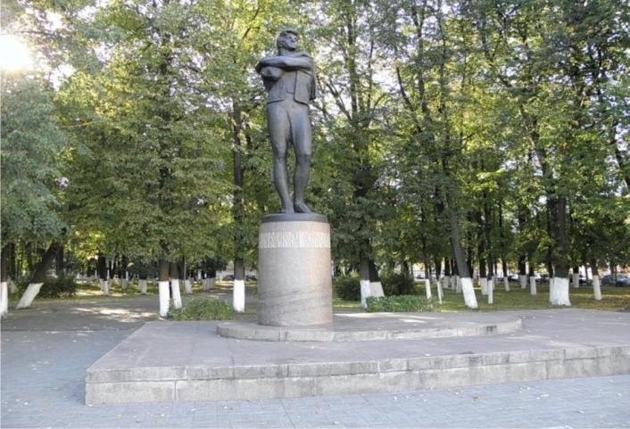Памятник Ф.Г. Волкову в Ярославле (открыт в 1973 г.)