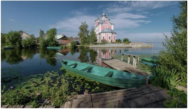 Идиллический пейзаж Плещеева озера в Переславле-Залесском