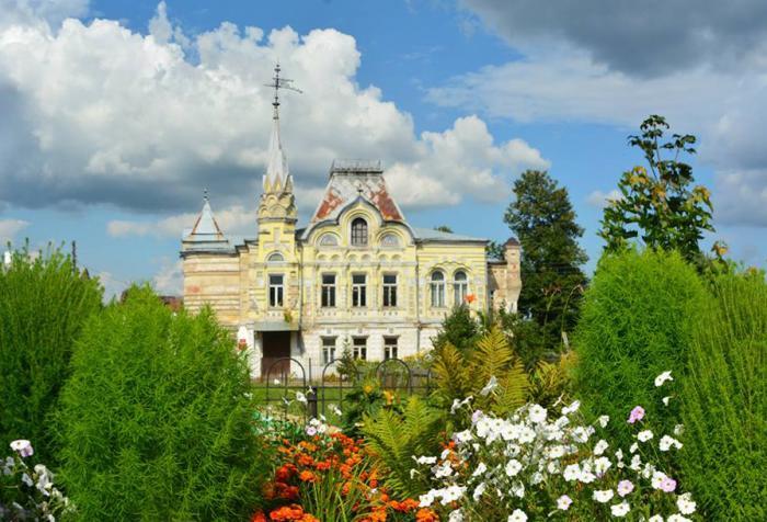 Дом Локаловых поражает своим видом и архитектурным убранством