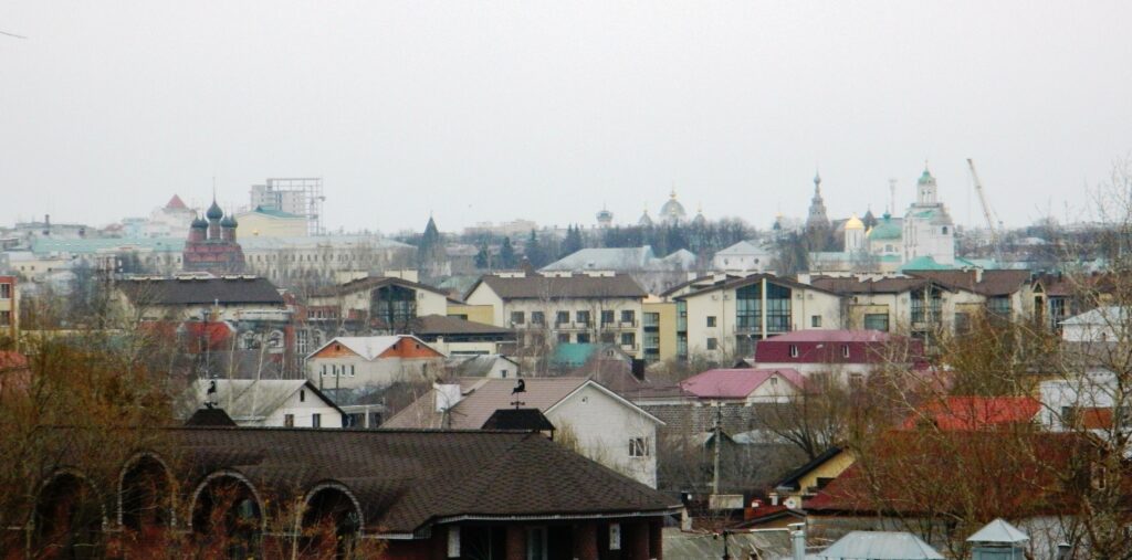 Фрагмент панорамы  исторического центра г Ярославля со звонницы Спасо-Преображенского монастыря