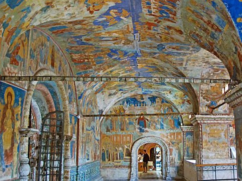 Прекрасно сохранившиеся росписи храма и его приделов являются одной из главных достопримечательностей Ярославля